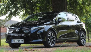 Mitsubishi Colt to jednojajowy bliźniak Clio. Wyróżnia go jedna rzecz