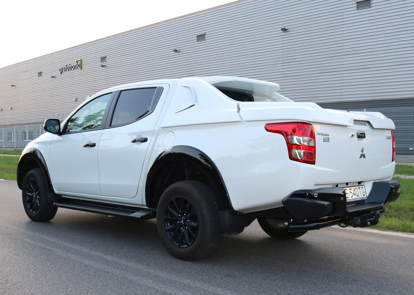 Mitsubishi L200 Black Edition. Biały, ale... czarny