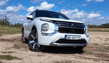 Mitsubishi Outlander waży 2 t, pali 0,8 l/100 km. Tańszy nawet o 50 tys. zł