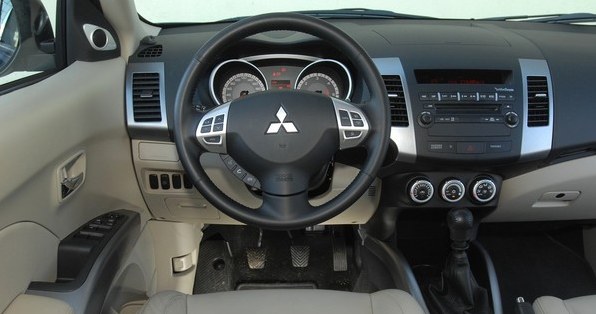 Mitsubishi Outlander /Motor