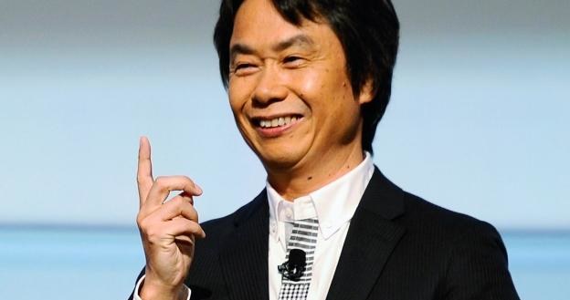 Miyamoto ze spokojem grozi palcem /AFP