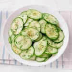 Mizeria bez śmietany? Teściowa zastępuje ją tym dodatkiem i jest naprawdę dobra 