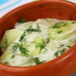 Mizeria po francusku idealna na grilla. Ten jeden dodatek zmienia znany nam smak 