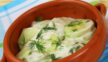 Mizeria po francusku idealna na grilla. Ten jeden dodatek zmienia znany nam smak 