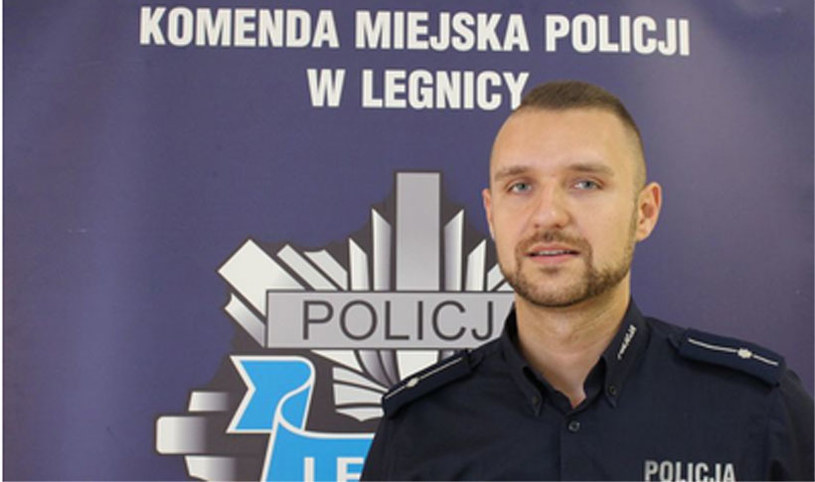 Mł. asp. Artur Koszycarz.  Źródło zdjęcia:  http://www.legnica.policja.gov.pl/pl/kontakt/twoj_dzielnicowy/ /Informacja prasowa