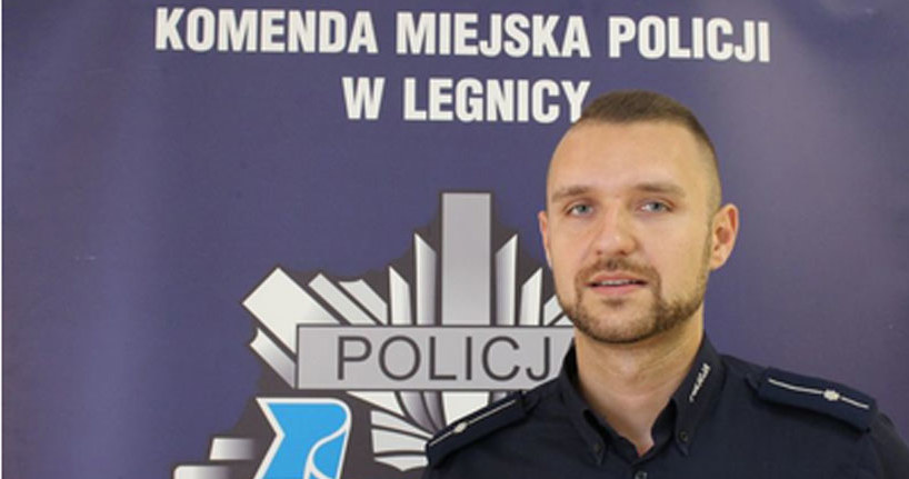 Mł. asp. Artur Koszycarz.  Źródło zdjęcia:  http://www.legnica.policja.gov.pl/pl/kontakt/twoj_dzielnicowy/ /Informacja prasowa