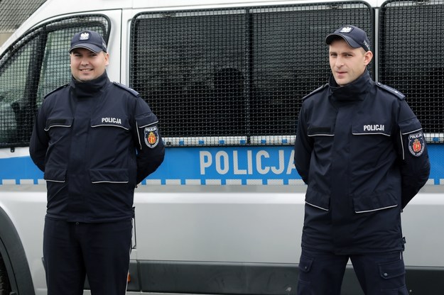 Mł. asp. Mateusz "Kulson" i mł. asp. Michał podczas spotkania z dziennikarzami w warszawskim Oddziale Prewencji Policji /Tomasz Gzell /PAP