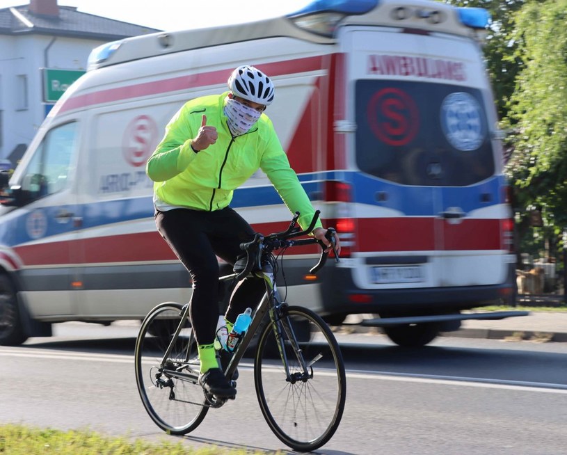 Mł asp. Sebastian Nowacki podczas akcji charytatywną "1000 kilometrów po pomoc" /Mazowiecka Policja /materiały prasowe