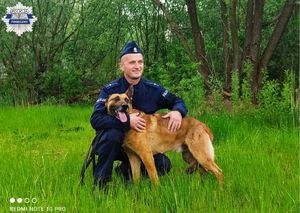 Mł. asp. Sławomir Matyjasiak, policyjny przewodnik i pies Laner /policja Piaseczno /Policja