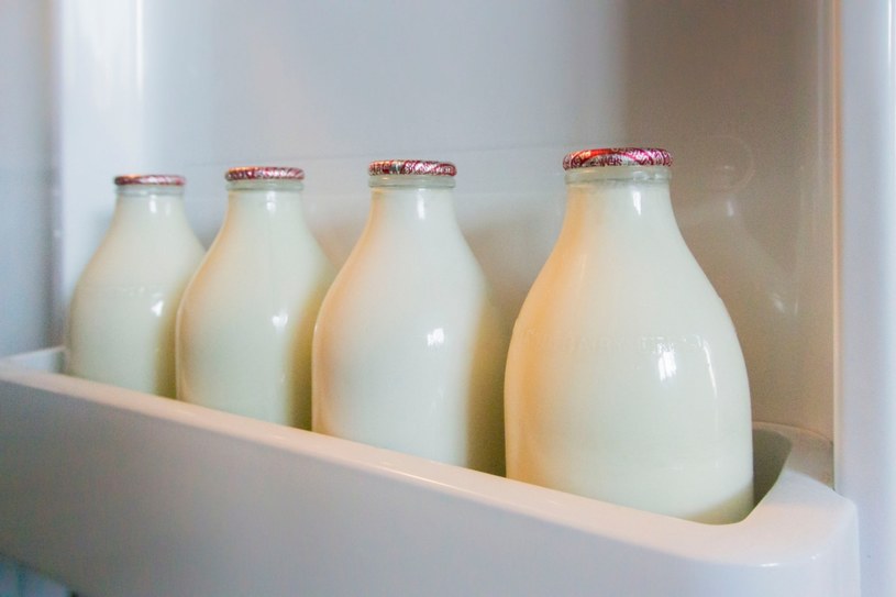 Mleko baziowe możemy pić regularnie /123RF/PICSEL