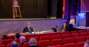 Mleko "chrzczone na zaworek". Sąd był za mały, proces toczy się w kinie