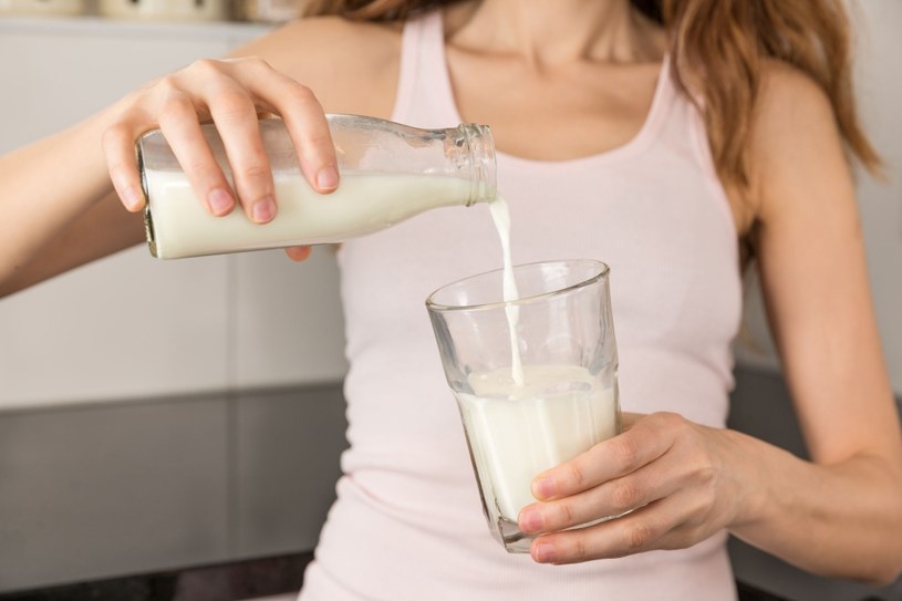 Mleko jest nieocenionym źródłem białka oraz witamin A, D i E /©123RF/PICSEL