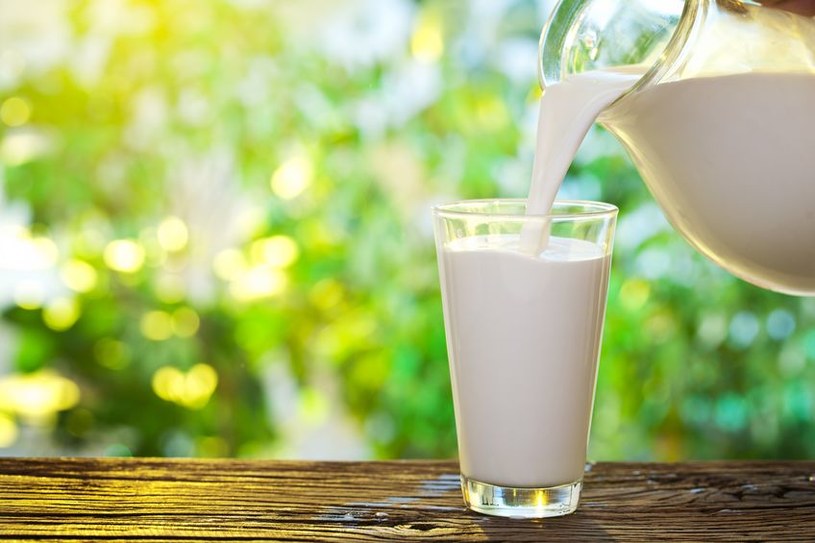 Mleko można z powodzeniem wykorzystać w ogrodzie! /123RF/PICSEL