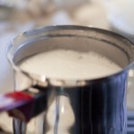 Mleko nigdy więcej nie wykipi. Wystarczy, że przed gotowaniem zrobisz to