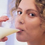Mleko zmniejsza ryzyko SM u dziecka