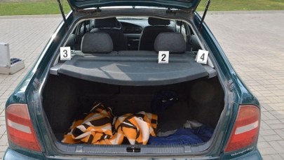 Młoda dziewczyna uprowadzona. Wieźli ją w bagażniku