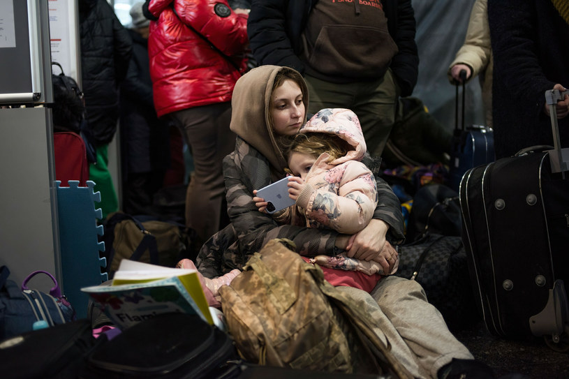 Młoda Ukrainka z dzieckiem uciekająca z ojczyzny /SOPA Images/Sipa USA /East News