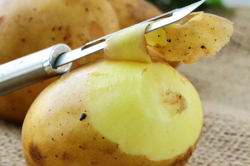 Młode ziemniaki obieraj cienko /123RF/PICSEL