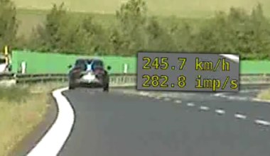 Młodego kierowcę poniosła fantazja. Policjanci go gonili z prędkością 240 km/h