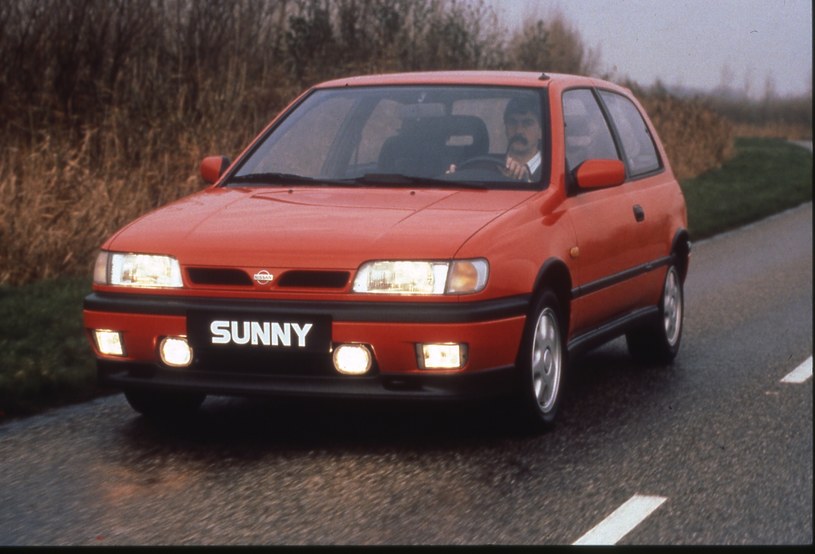 Młodszym czytelnikom przypomninamy jak wygląda Nissan Sunny... /Informacja prasowa
