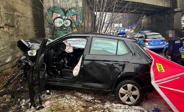 Młody mężczyzna zginął, uderzając w wiadukt. Tragedia na Śląsku