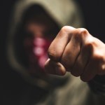 Młody mężczyzna zmarł po nocnej bójce. Poszukiwany 19-latek w rękach policji