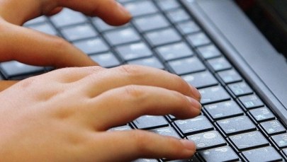 Młodzi ludzie obawiają się molestowania w internecie - tak wynika z badań UNICEF-u