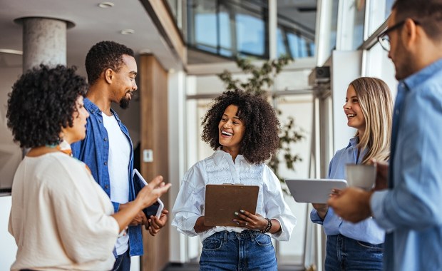 Młodzi nie przywiązują się do pracodawcy? Zaskakujące dane o rynku pracy