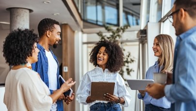 Młodzi nie przywiązują się do pracodawcy? Zaskakujące dane o rynku pracy