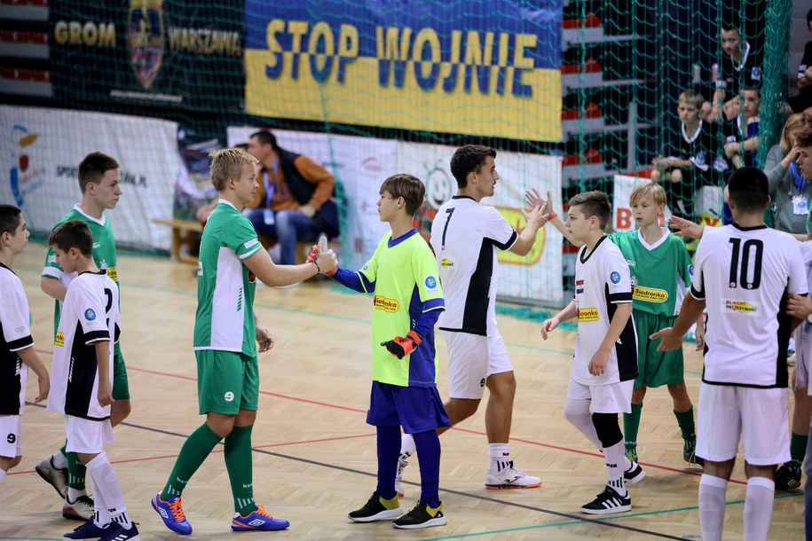 Młodzi piłkarze podczas jednego z meczów / 	Leszek Szymański    /PAP