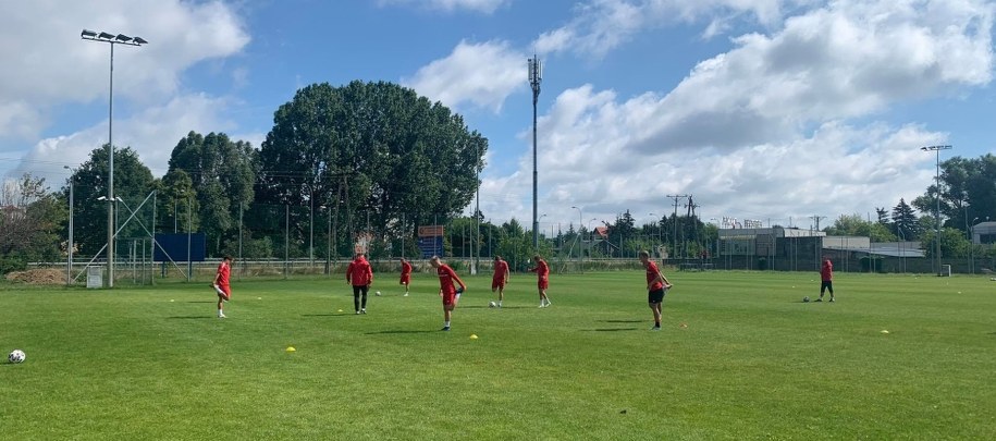 Młodzi piłkarze Znicza Pruszków na boisku /Michał Dobrołowicz /RMF FM