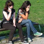 Młodzi Polacy są uzależnieni od telefonów komórkowych