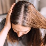 Młodzi też siwieją. Poznaj przyczyny przedwczesnego siwienia