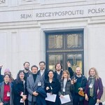 Młodzi twórcy walczą o swoje tantiemy z Internetu! Ruszyli do Sejmu 