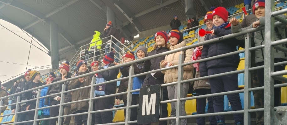 Młodzi zawodnicy Ogniwa Sopot przed meczem Polska-Portugalia /Tomasz Staniszewski /Radio RMF24