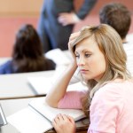 Młodzież masowo idzie na studia i wyjeżdża do dużych miast. Czy rynek pracy pomieści ich wszystkich?