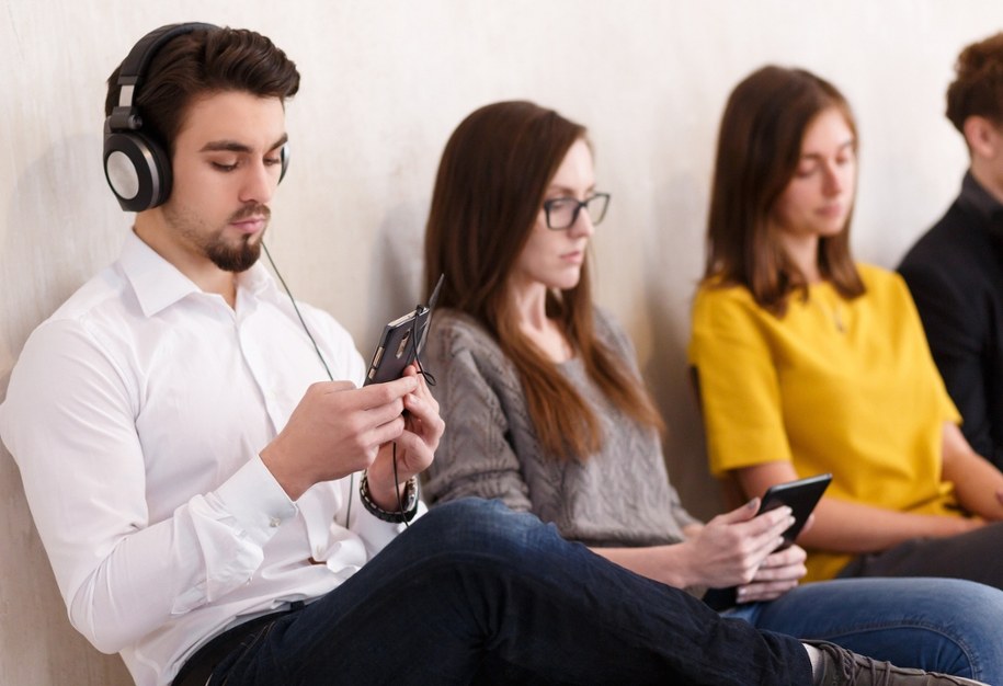 Smartfony magnesem dla młodzieży z problemami psychicznymi