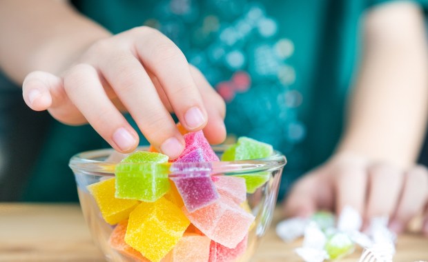 Mniej cukru w najmłodszym wieku pomaga zdrowiu? Opublikowano ważne badania