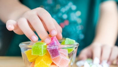 Mniej cukru w najmłodszym wieku pomaga zdrowiu? Opublikowano ważne badania