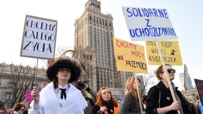 "Mniej księży, więcej księżniczek". Manifa w Warszawie