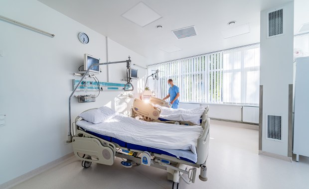 Mniej łóżek covidowych w Małopolsce 