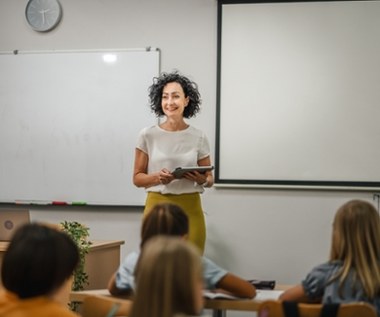 Mniej nauczycieli szuka nowej pracy. Co się zmieniło?