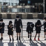 Mniej przypadków COVID-19. Japońskie dzieci znów mogą rozmawiać przy posiłku