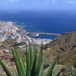 Mniej tłoczna niż Teneryfa, a równie piękna i różnorodna. Wyspa idealna na zimę