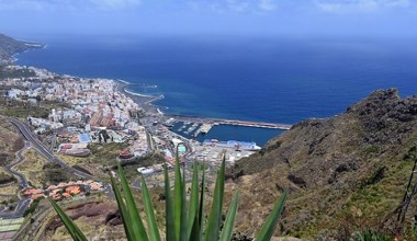 Mniej tłoczna niż Teneryfa, a równie piękna i różnorodna. Wyspa idealna na zimę