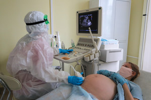 Mniej żywych urodzeń i wzrost zgonów wśród matek. "Alarmujące wyniki badań"