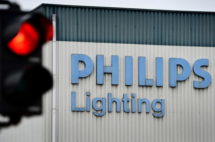 Mniejsze niż zapowiadano pod koniec ubiegłego roku będą zwolnienia w Philips Lighting Poland w Pile /AFP
