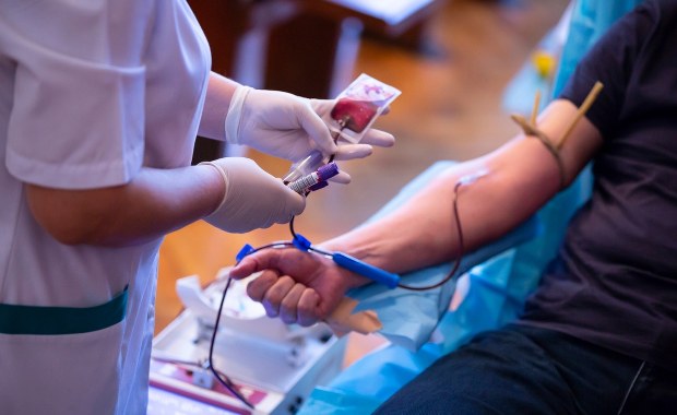 Mniejsze zapasy krwi w centrach krwiodawstwa. "Powodem sezon infekcyjny"