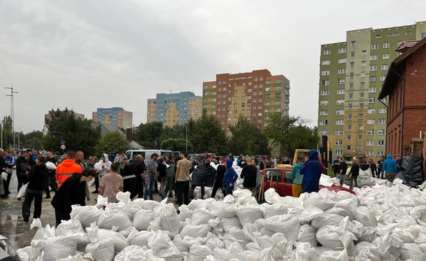 Mobilizacja w Oławie. Do miasta zbliża się wielka woda