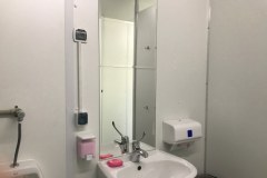 Mobilna łaźnia dla bezdomnych działa w Warszawie